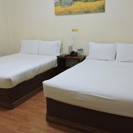 Hotel Capri De Leon Mexico Екстериор снимка